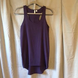 Frenchi tank top with bilevel hemline